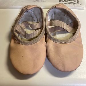 Gently used stelle girls size 6 toddler beige pink ballet shoes
